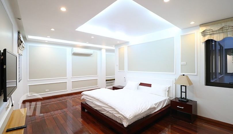 220 sq m 3 bedrooms apartment to rent in Lang Yen Phu Hanoi