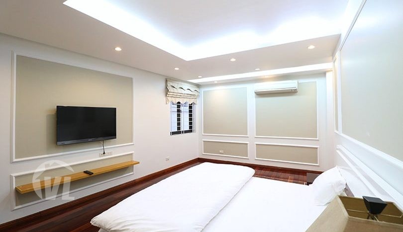 220 sq m 3 bedrooms apartment to rent in Lang Yen Phu Hanoi