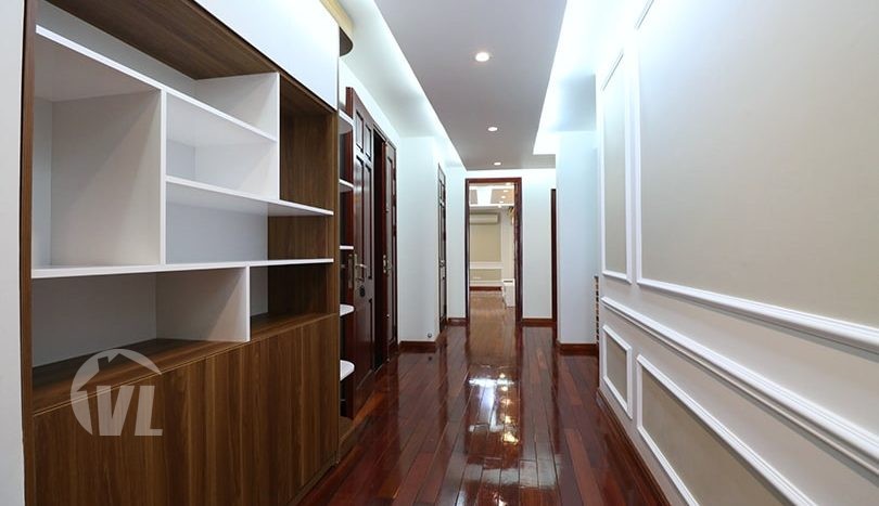 220 sq m 3 bedrooms apartment to rent in Lang Yen Phu Hanoi
