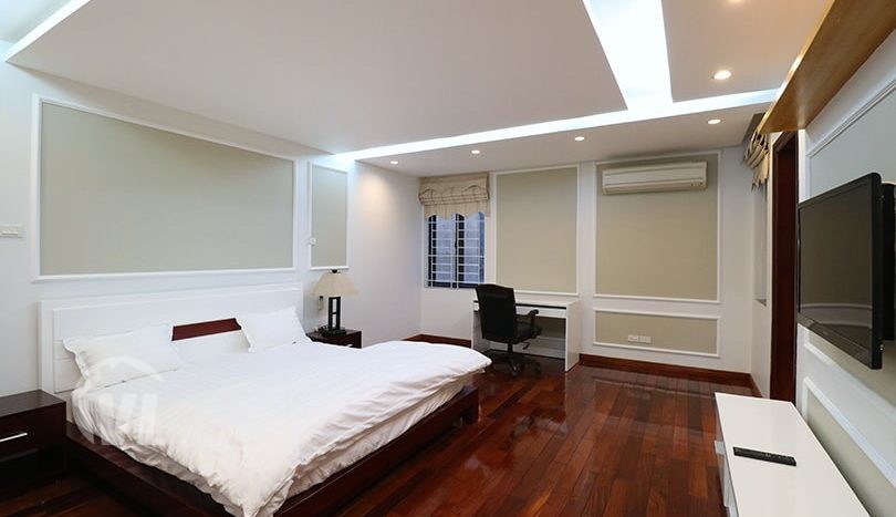 220 sq m 3 bedrooms apartment to rent in Lang Yen Phu Hanoi