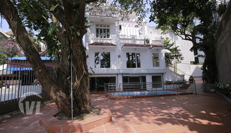 Hanoi swimming pool villa in Tay Ho to lease next to the West Lake