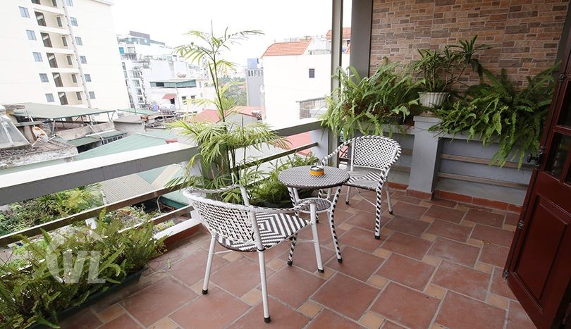balcony-bright-01-bedroom-in-hoan-kiem-for-rent (2)