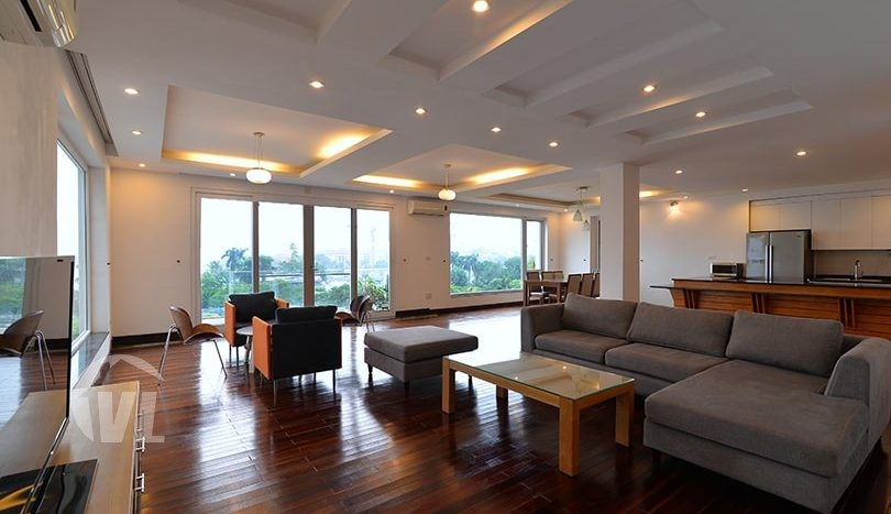250 sq m 4 bedrooms apartment to lease in Tay Ho district Hanoi