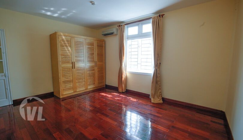 5 bedrooms detached house to lease in Tay Ho with large yard