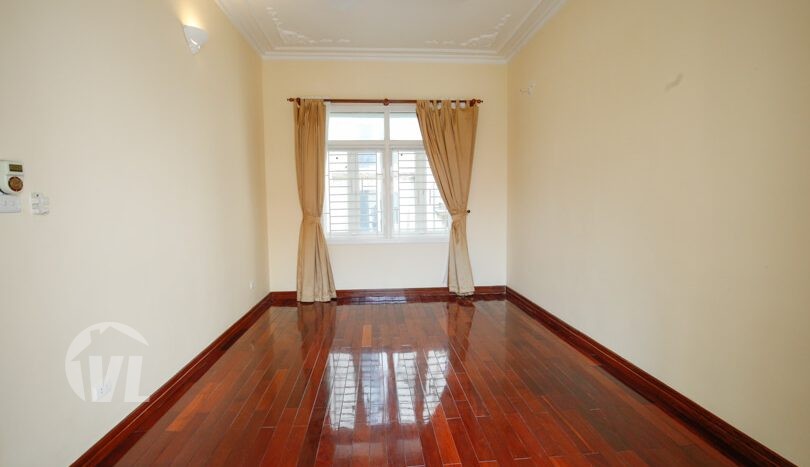 5 bedrooms detached house to lease in Tay Ho with large yard