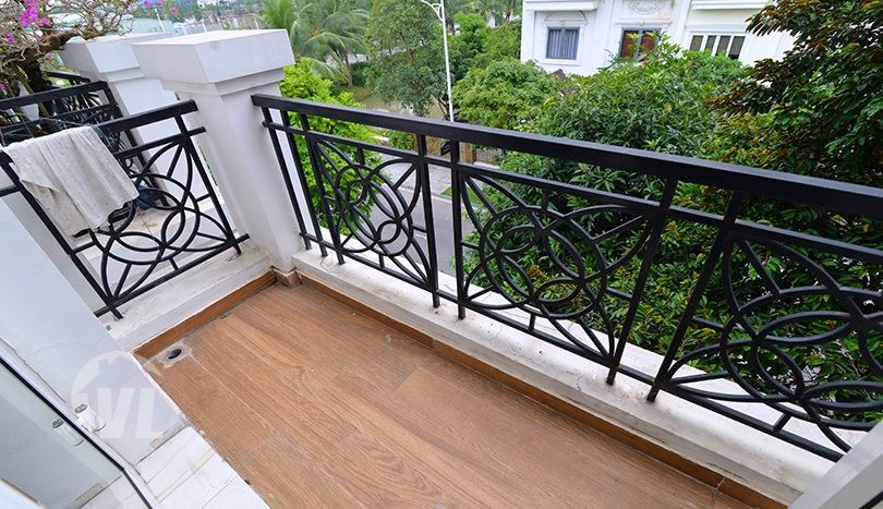 Bright 4 bedrooms house to lease in Vinhomes Riverside Hanoi