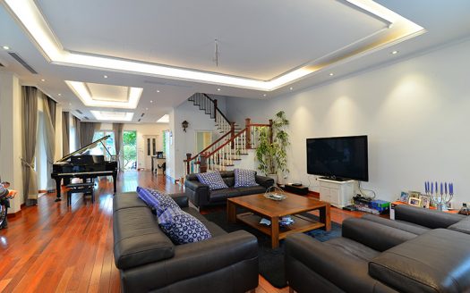 Bright 4 bedrooms house to lease in Vinhomes Riverside Hanoi