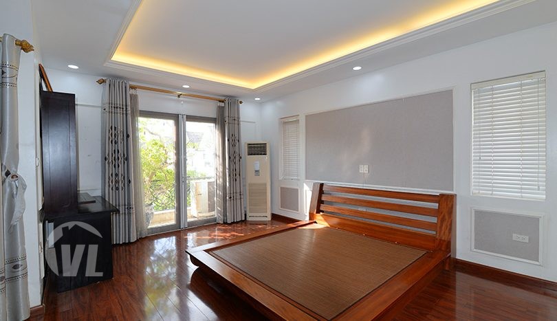 Cosy house to rent on Anh Dao street in Vinhomes Riverside Hanoi