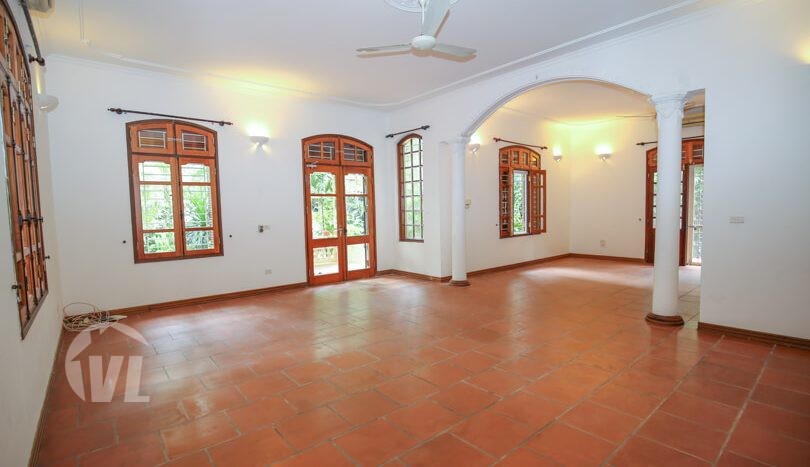 Large detached villa with garden to rent in Tay Ho district
