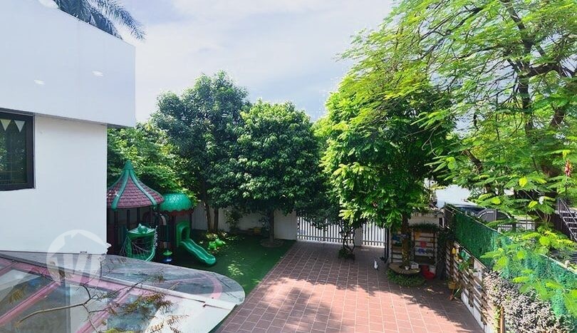 Large villa to rent in Tay Ho perfect for restaurant or offices