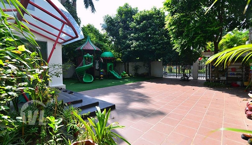 Large villa to rent in Tay Ho perfect for restaurant or offices