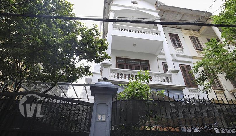 Renovated and furnished 5 beds house to rent on Xuan Dieu Tay Ho area