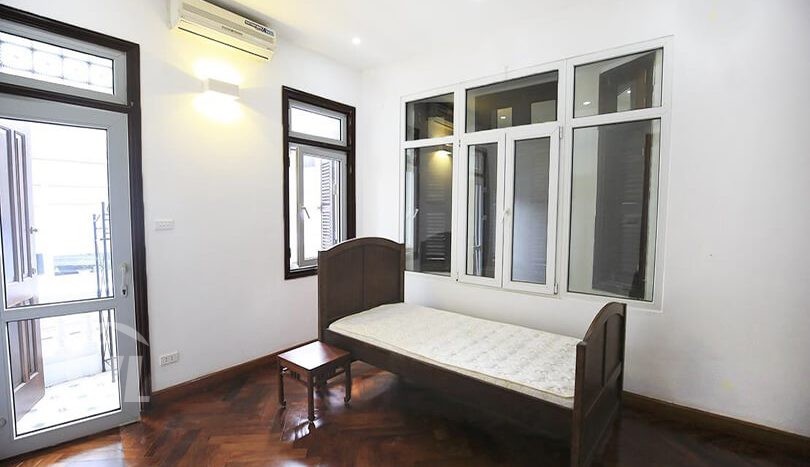 Renovated and furnished 5 beds house to rent on Xuan Dieu Tay Ho area
