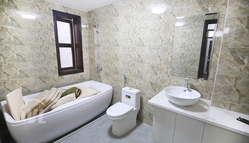 Renovated and furnished 5 beds house to rent on Xuan Dieu Tay Ho area