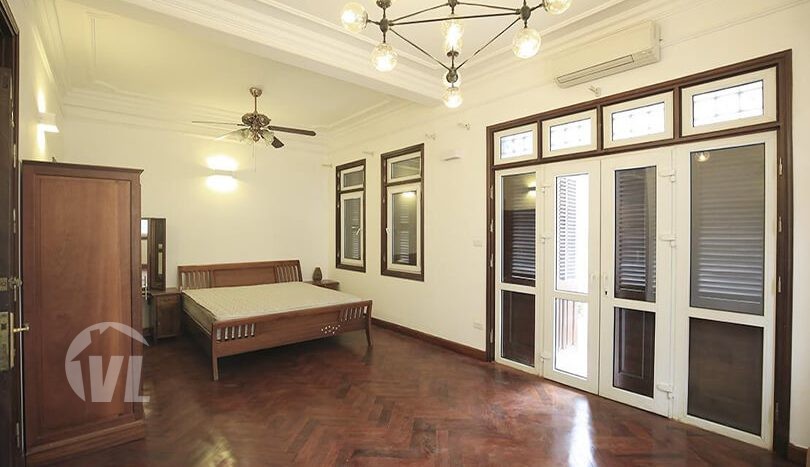Renovated and furnished 5 beds house to rent on Xuan Dieu Tay Ho area