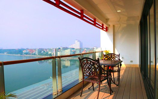 Tay Ho lake view apartment in a prime location, 3 bedrooms