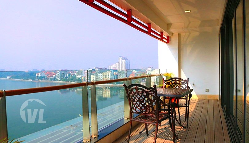Tay Ho lake view apartment in a prime location, 3 bedrooms