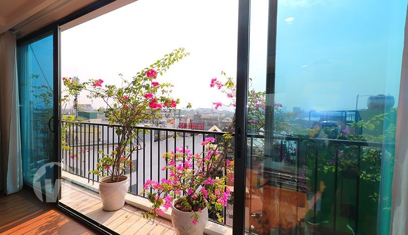 Truc Bach High End Spacious Lakeview 3 Bedroom Apartment For Rent Nguyen Khac Hieu Street