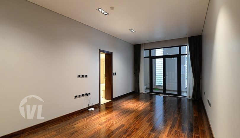 Unique 750 sq m triplex apartment to lease in Tay Ho 4 beds and elevator