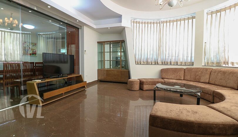 spacious-03-bedroom-apartment-in-doi-can-ba-dinh (4)
