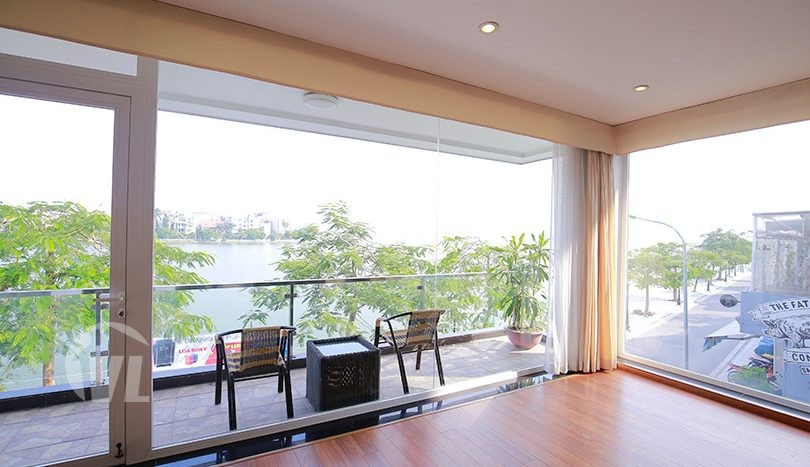 Beautiful lake view 3 bedroom apartment on Quang An Tay Ho