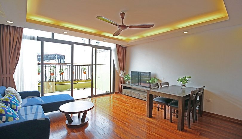 balcony-serviced-2-bedroom-apartment-in-hoan-kiem-for-rent (1)