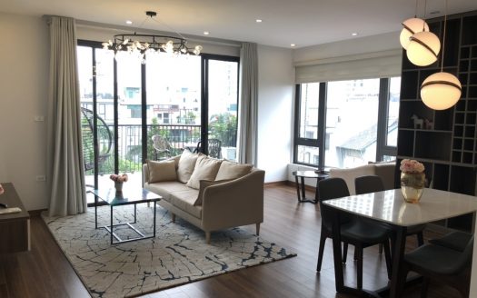 bright-elegant-3-bedroom-apartment-in-tay-ho-for-rent (2)