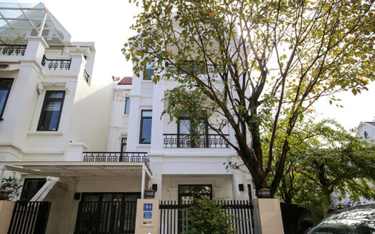 치푸트라에 위치한 침실 5개짜리 리모델링된 빌라 임대