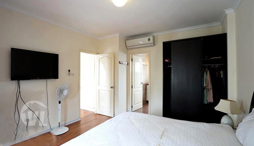 Housekeeping services, Internet high-speed, Cable TV, Lift, 24/7 Security