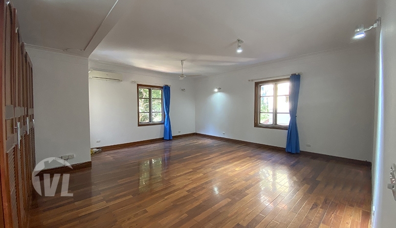 6 bedroom villa in Tay Ho with large garden and swimming pool