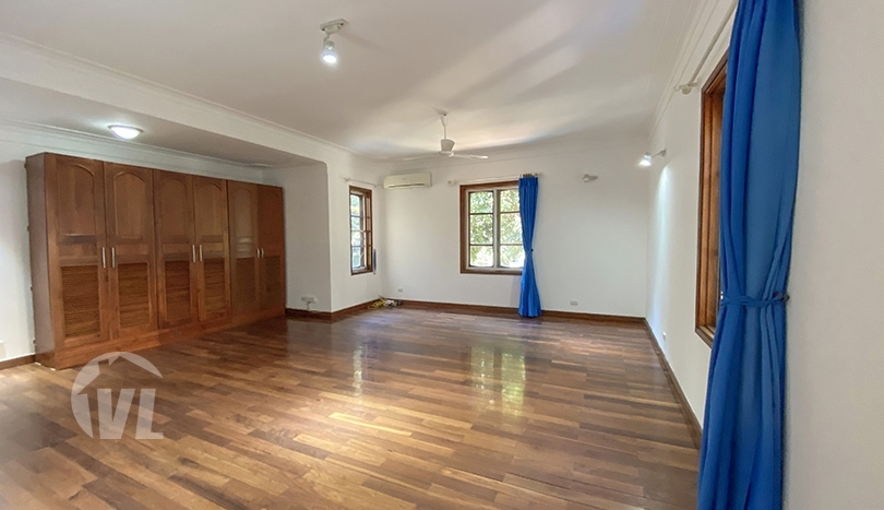 6 bedroom villa in Tay Ho with large garden and swimming pool
