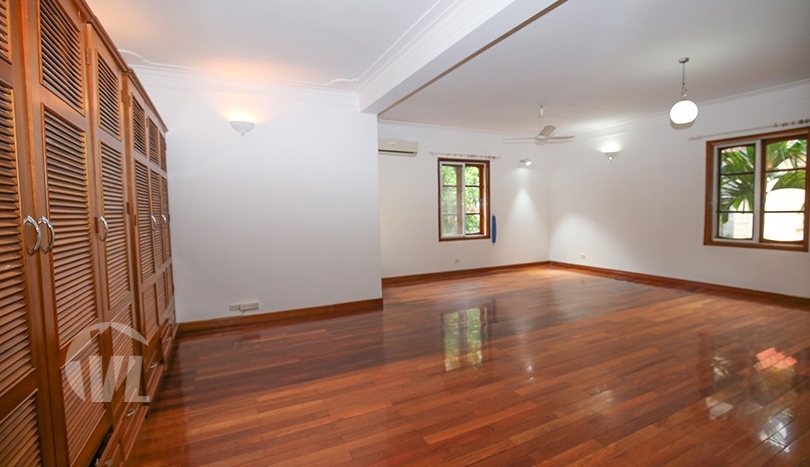 6 bedroom villa in Tay Ho with large garden and swimming pool