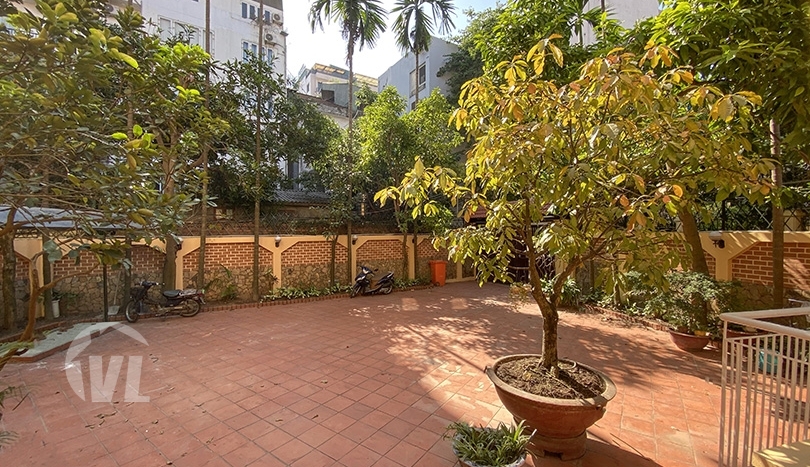 6 bedroom villa in Tay Ho with large garden and swimming pool