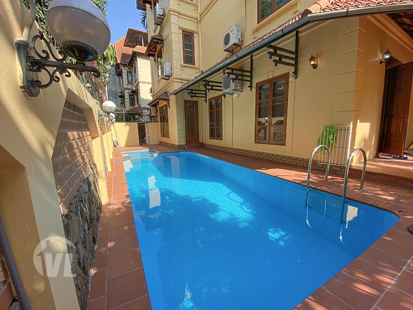 333 6 bedroom villa in Tay Ho with large garden and swimming pool