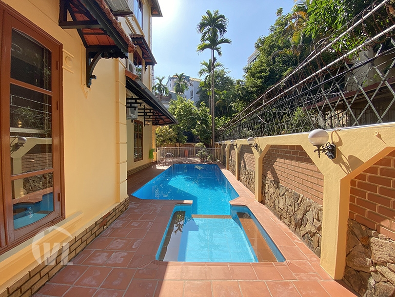 333 6 bedroom villa in Tay Ho with large garden and swimming pool