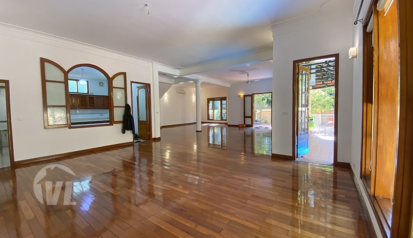 6 bedroom villa in Tay Ho with large garden and swimming pool