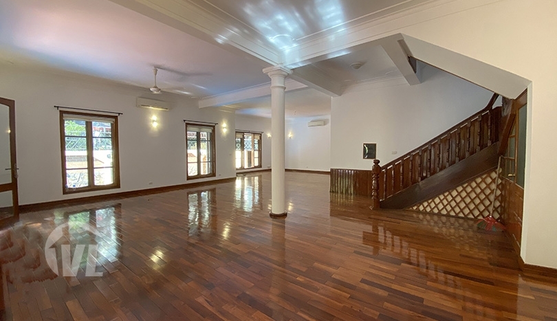 6 bedroom villa in Tay Ho with large garden and swimming pool