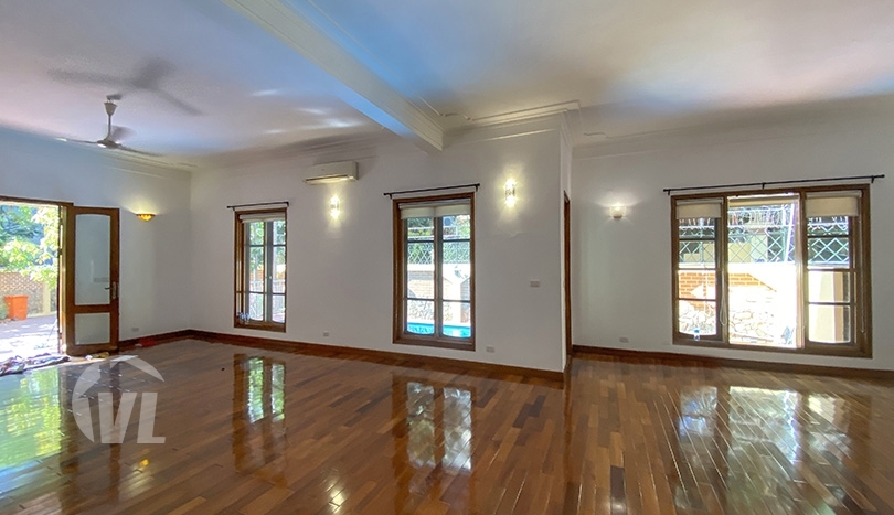 6 bedroom villa in Tay Ho with large garden and swimming pool