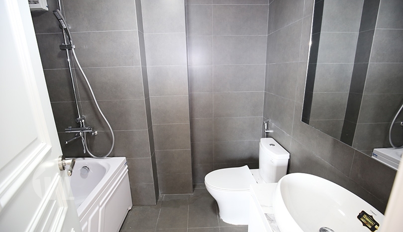 Brand new 3 bedroom apartment in Long Bien with small swimming pool