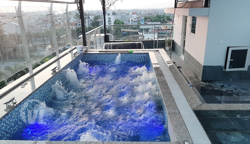 Brand new 3 bedroom apartment in Long Bien with small swimming pool