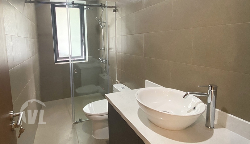 Brand new 4 bedroom house to rent in Tay Ho district 4 beds 4 baths