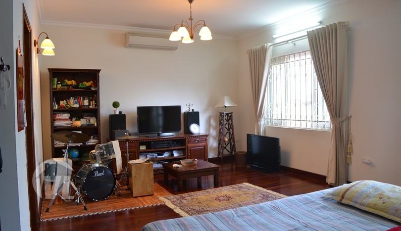 Charming furnished house with yard in Long Bien Ngoc Thuy area
