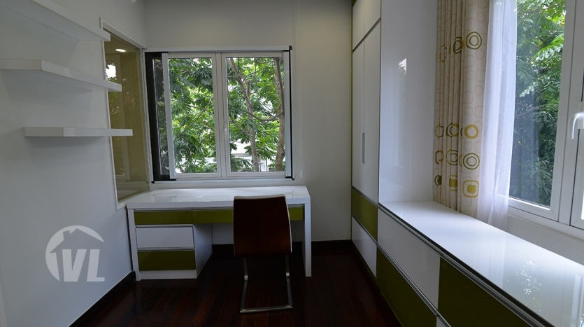 Corner rental house in Vinhomes Riverside close to BIS