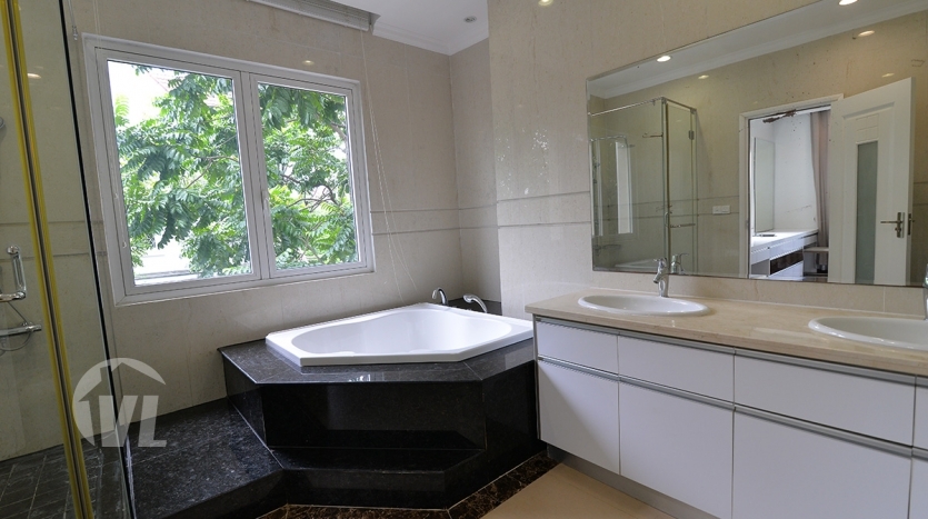 Corner rental house in Vinhomes Riverside close to BIS
