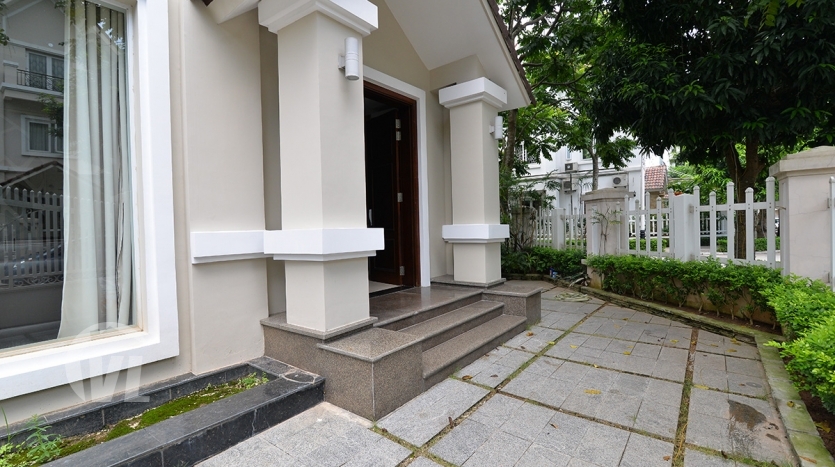 Corner rental house in Vinhomes Riverside close to BIS