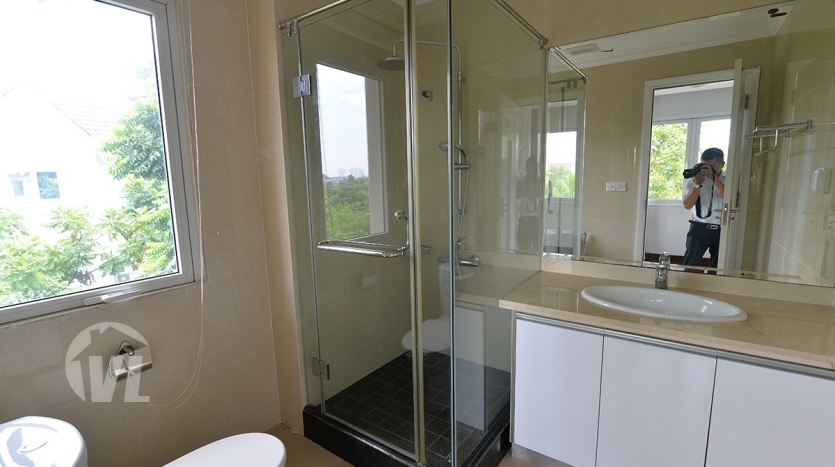 Corner rental house in Vinhomes Riverside close to BIS