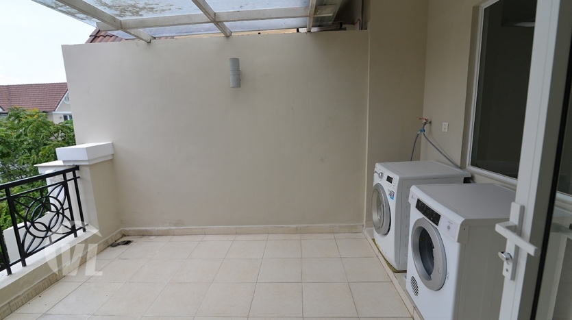 Corner rental house in Vinhomes Riverside close to BIS