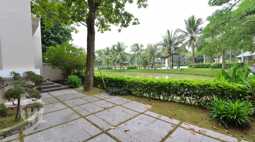 Corner rental house in Vinhomes Riverside close to BIS