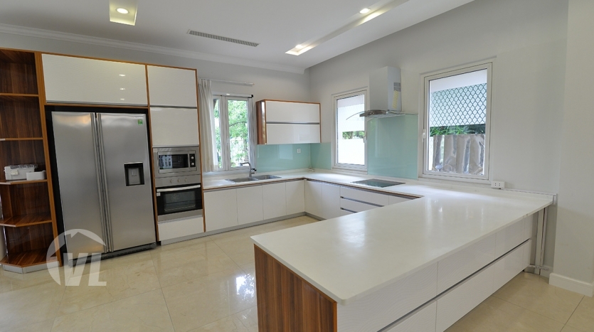 Corner rental house in Vinhomes Riverside close to BIS