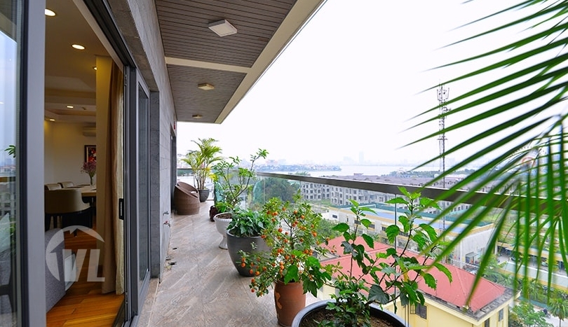 Furnished penthouse to lease in Tay Ho Hanoi with terrace and gym